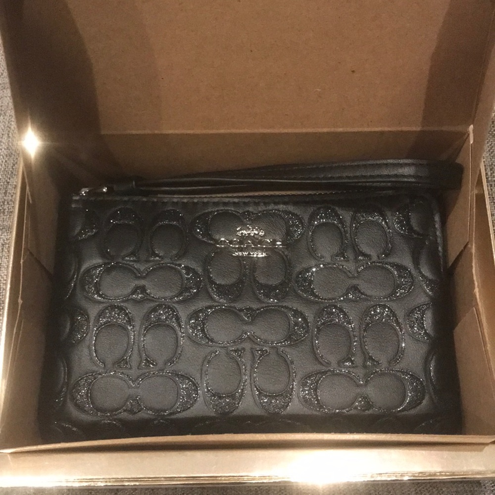Coach wristlet/ black/small